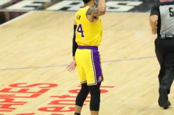 开云体育登录-湖人绝地反击德国男篮，丹尼·格林惊艳世界