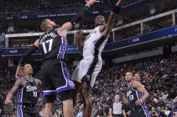 开云体育中国-马刺绝地反击猛龙，布拉德利关键制胜