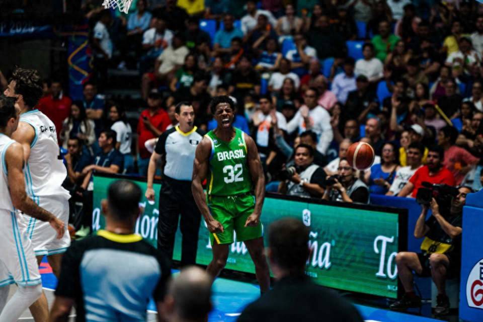 勇士险胜阿根廷男篮，哈里斯爆发神勇