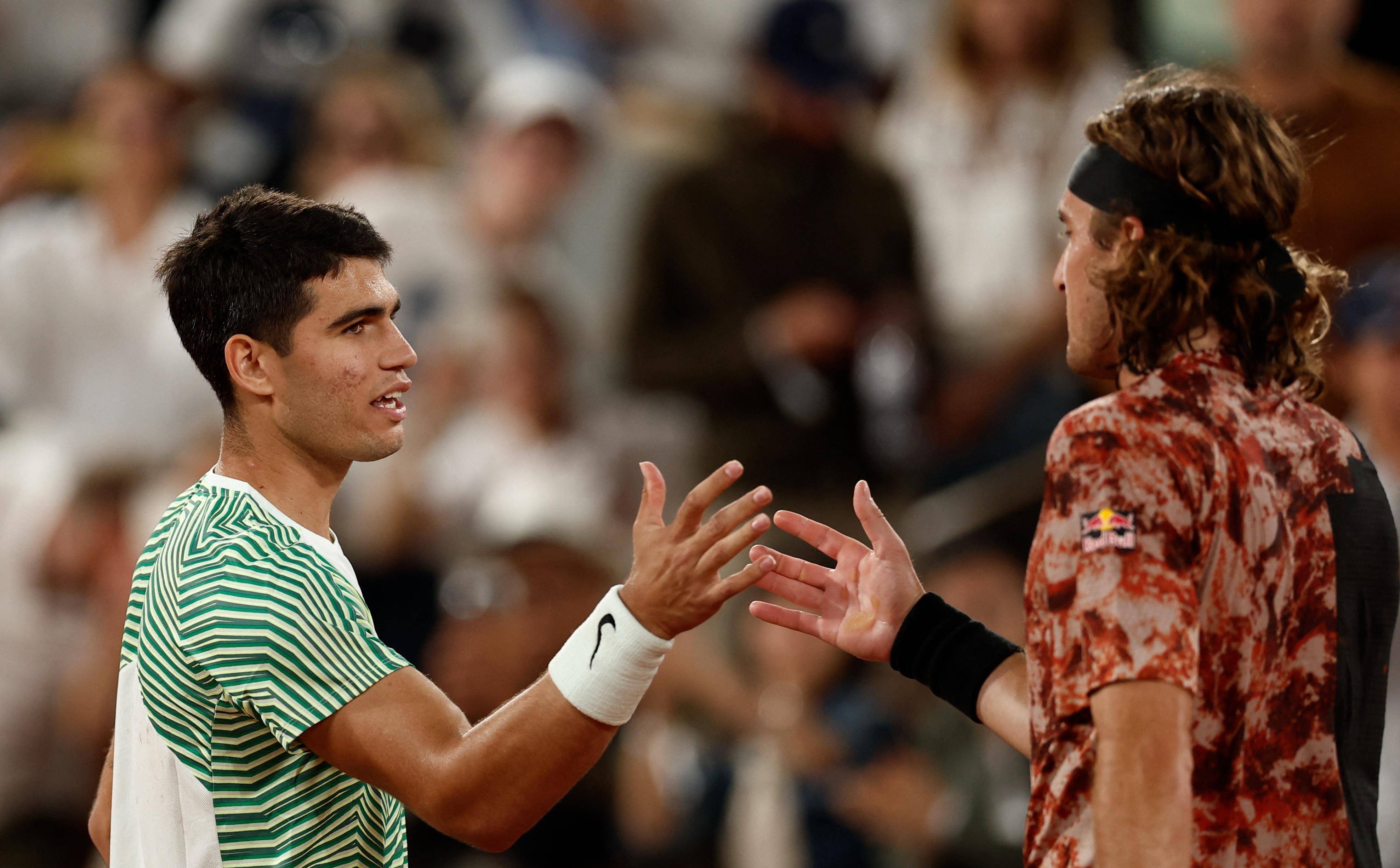 包含英国网球队完胜德国网球队，西西帕斯一己之力扛起全队的词条