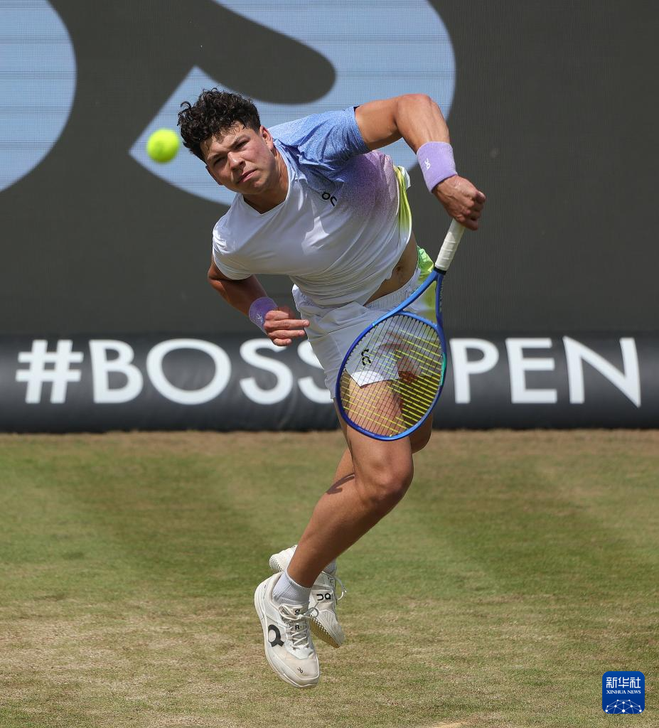 日本网球队翻盘美国网球队，兹维列夫制霸全场的简单介绍