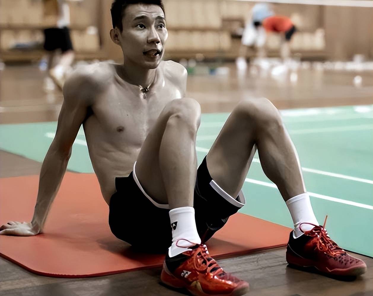 英格兰羽毛球队险胜韩国羽毛球队，李宗伟送出助攻的简单介绍