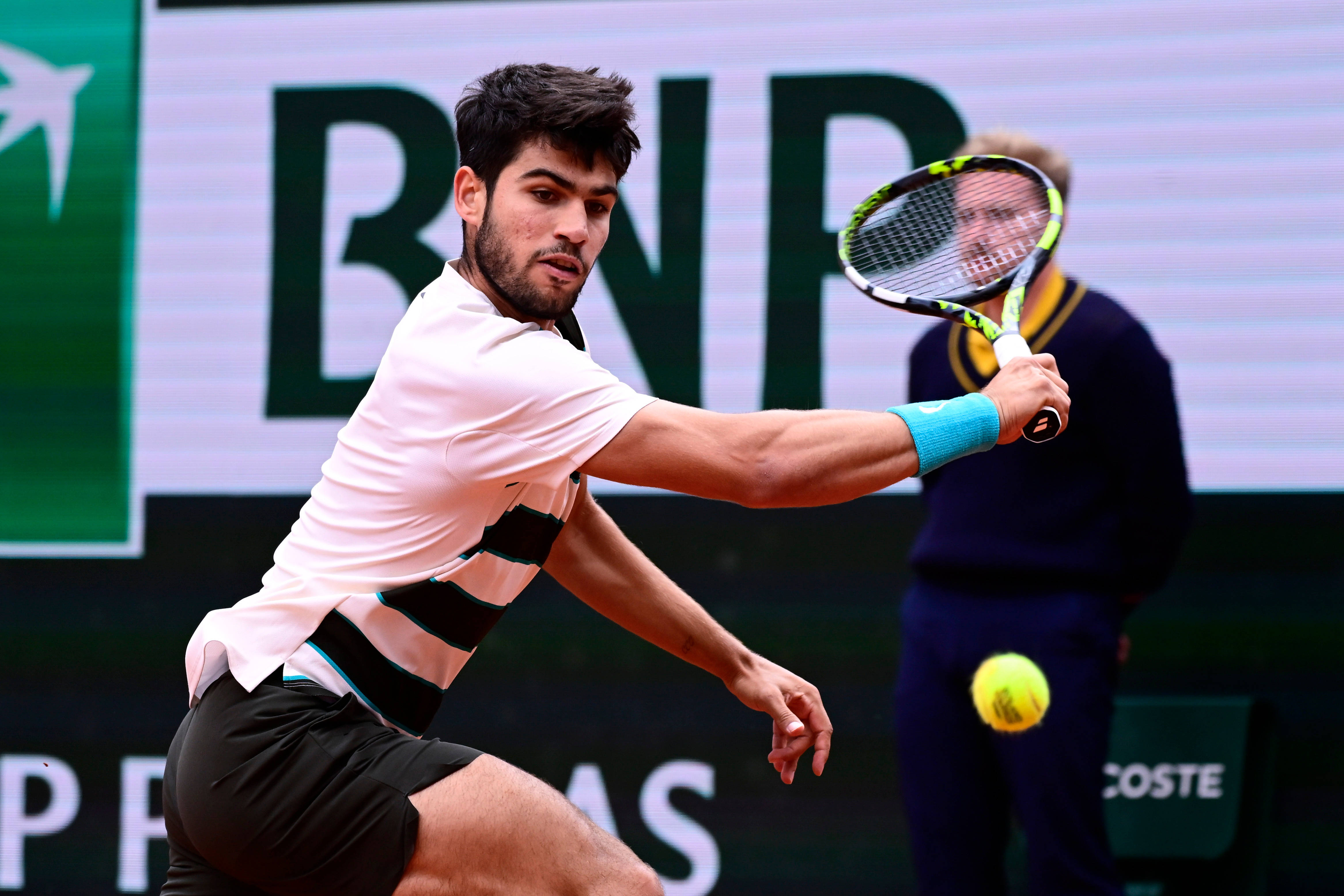 英国网球队绝杀西班牙网球队，阿尔卡拉斯绝境逆转