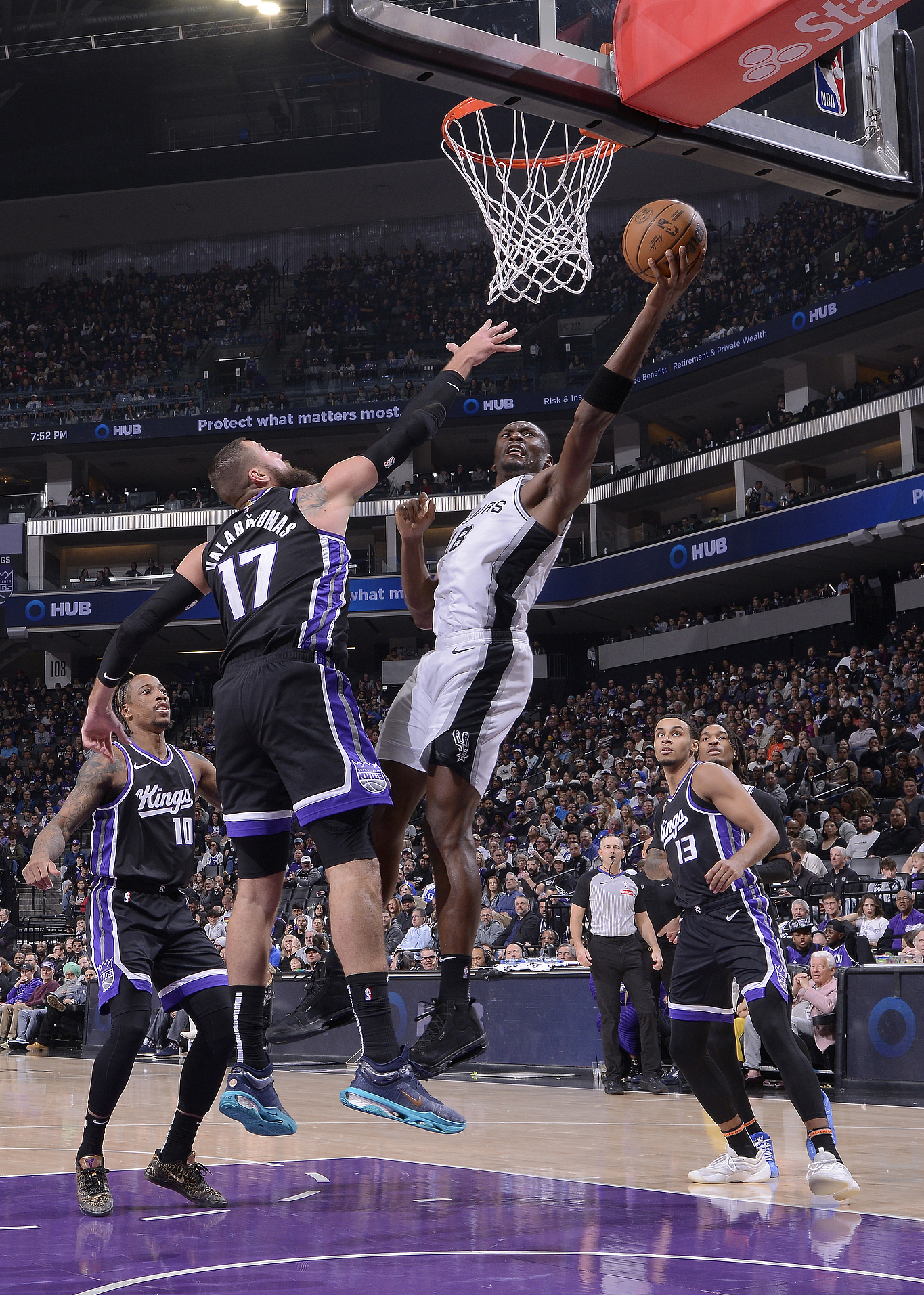 马刺绝地反击猛龙，布拉德利关键制胜