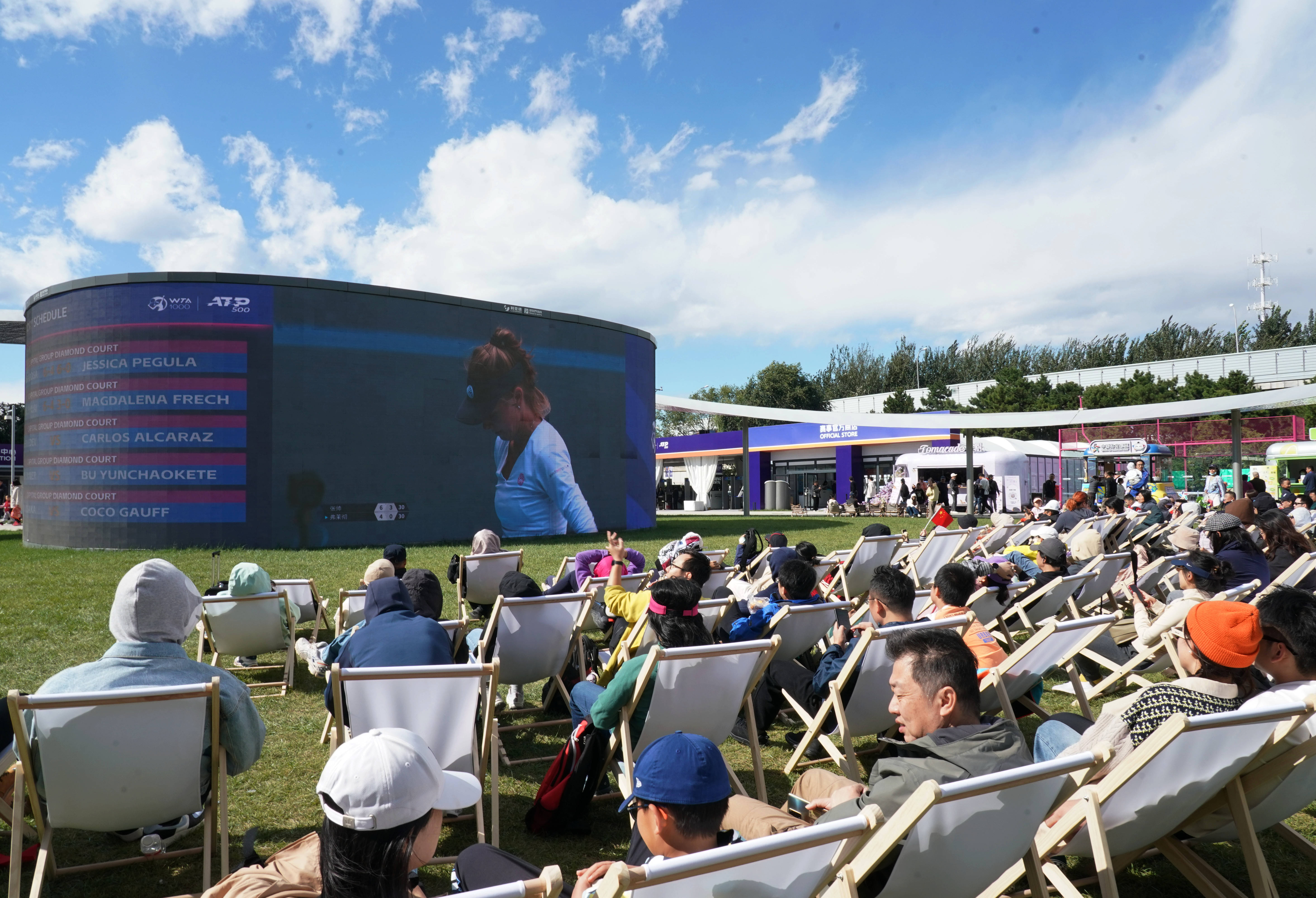 网球场外新闻不断，话题热度爆表的简单介绍