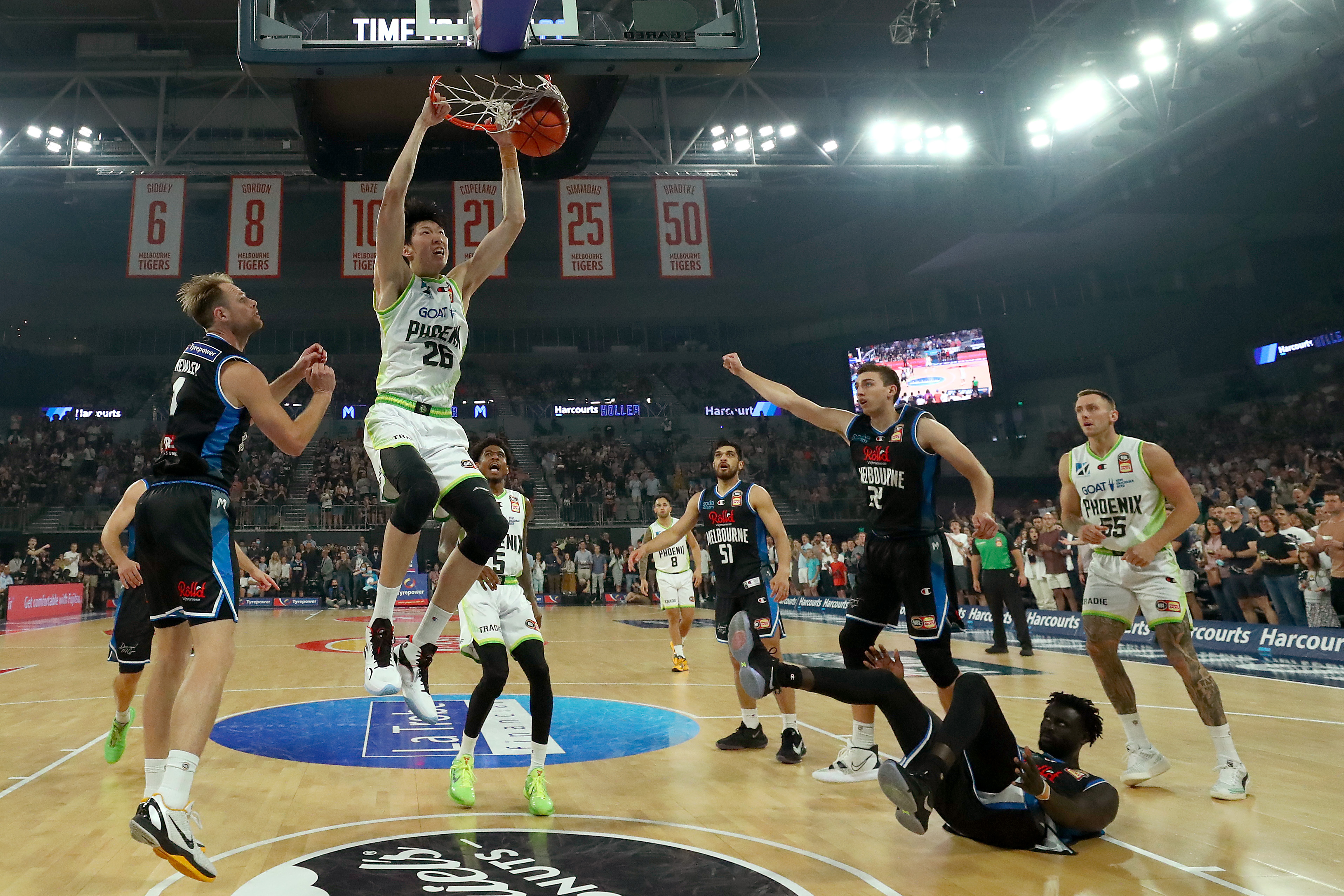 山东队逆转骑士，周琦统治全场