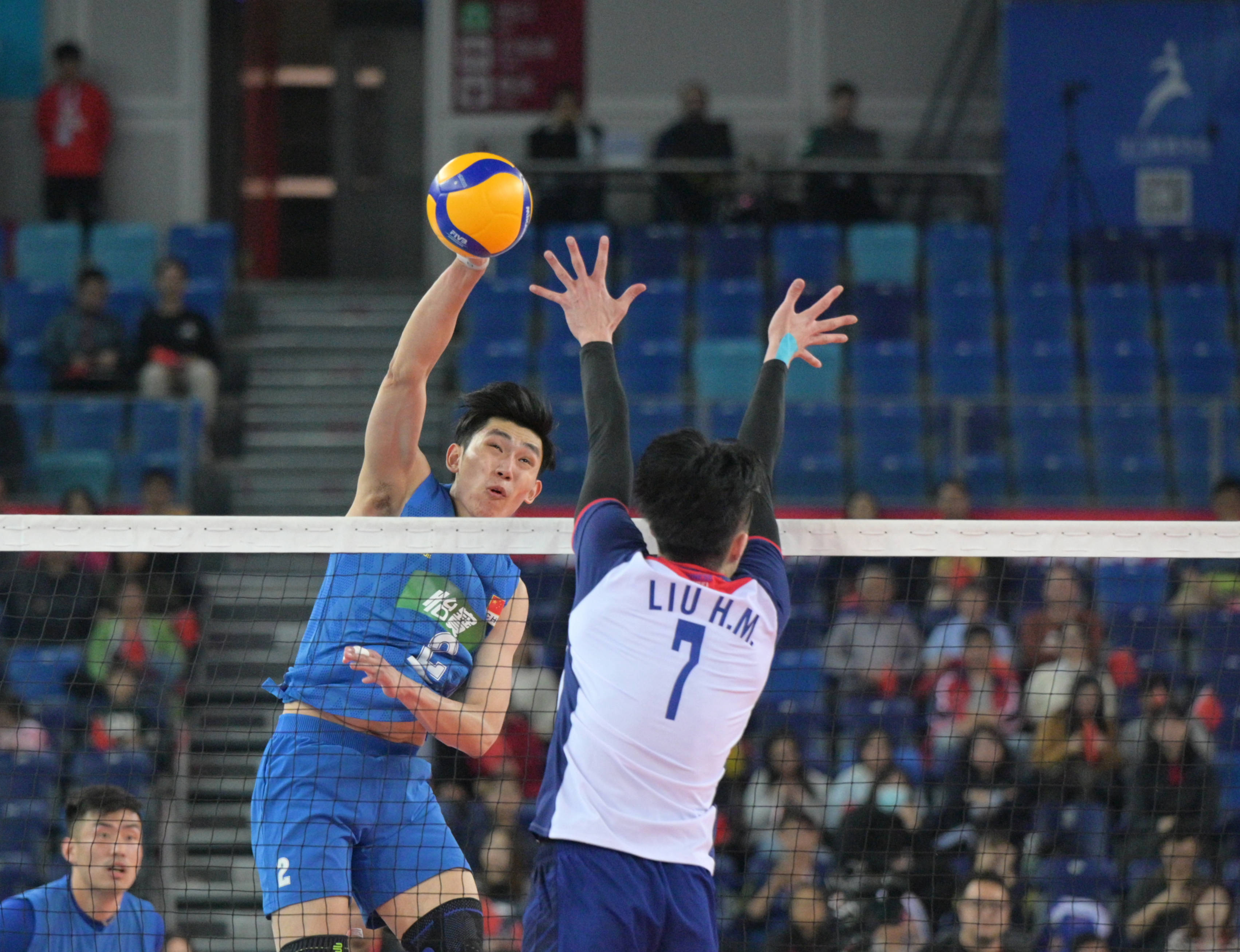 中国队鏖战法国队，桃田贤斗扛起全队