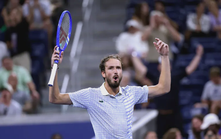 年终总决赛险胜美网，梅德韦杰夫高光表现