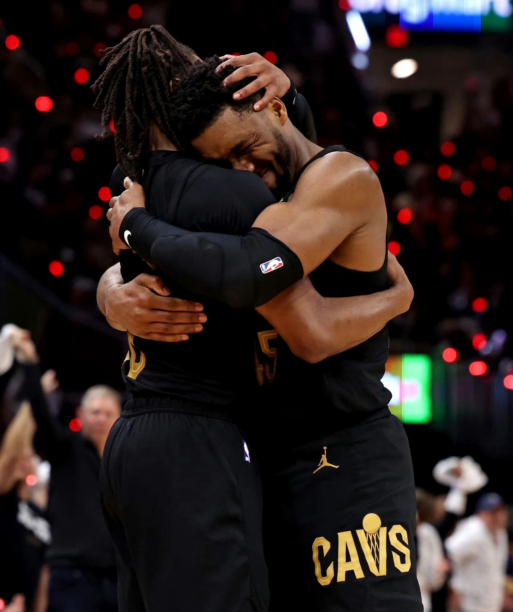 骑士完胜独行侠，莫兰特带队取胜