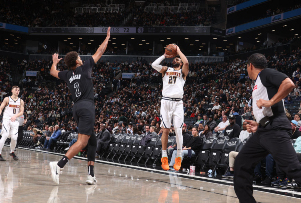 篮网完胜雷霆,约基奇统治全场 篮网完胜雷霆,约基奇统治全场