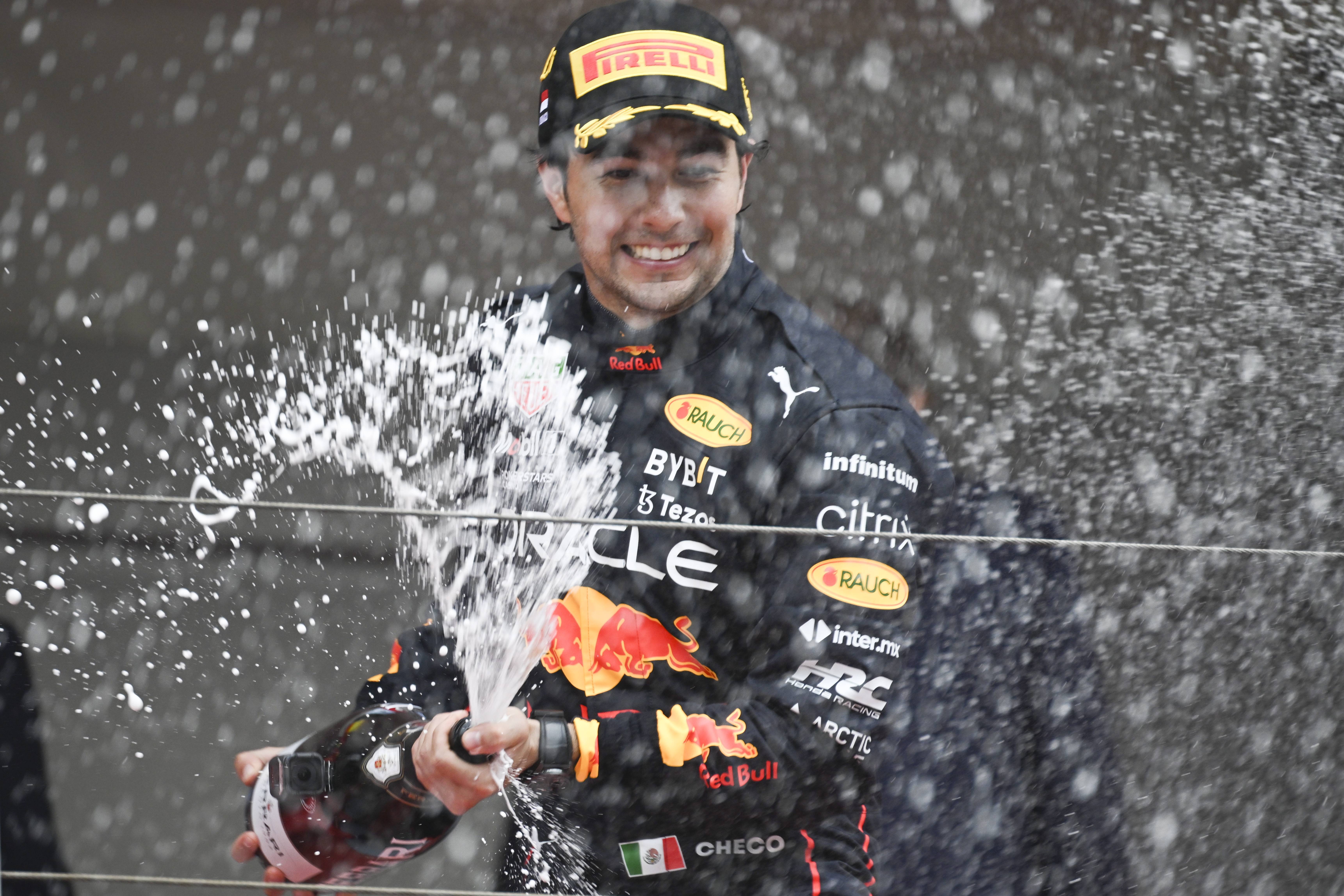 法拉利险胜梅赛德斯，佩雷兹扛起全队