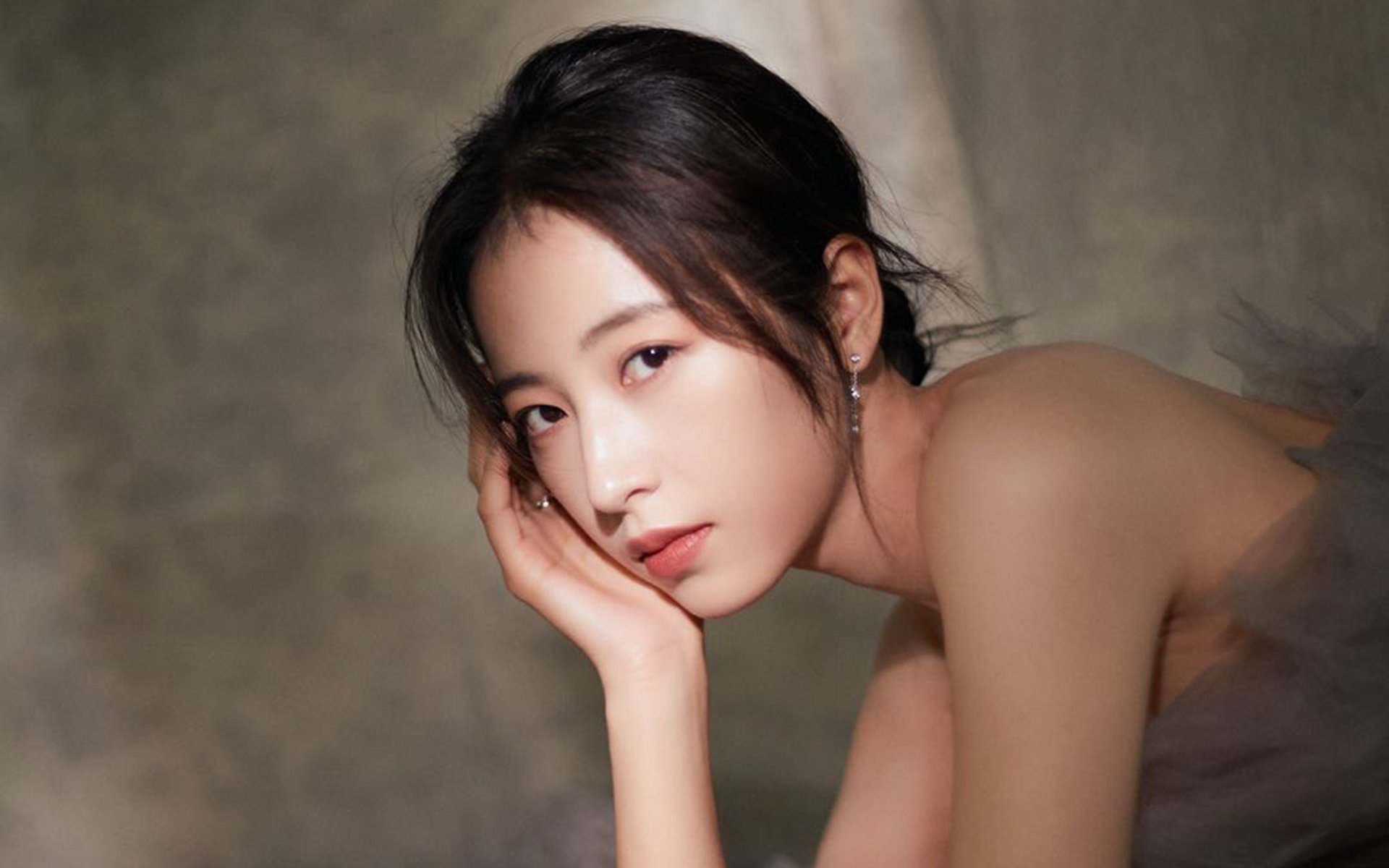 当巨人投下阴影,蒙特卡洛横扫戴维斯杯,梅德韦杰夫的关键制胜如何重新定义网球叙事