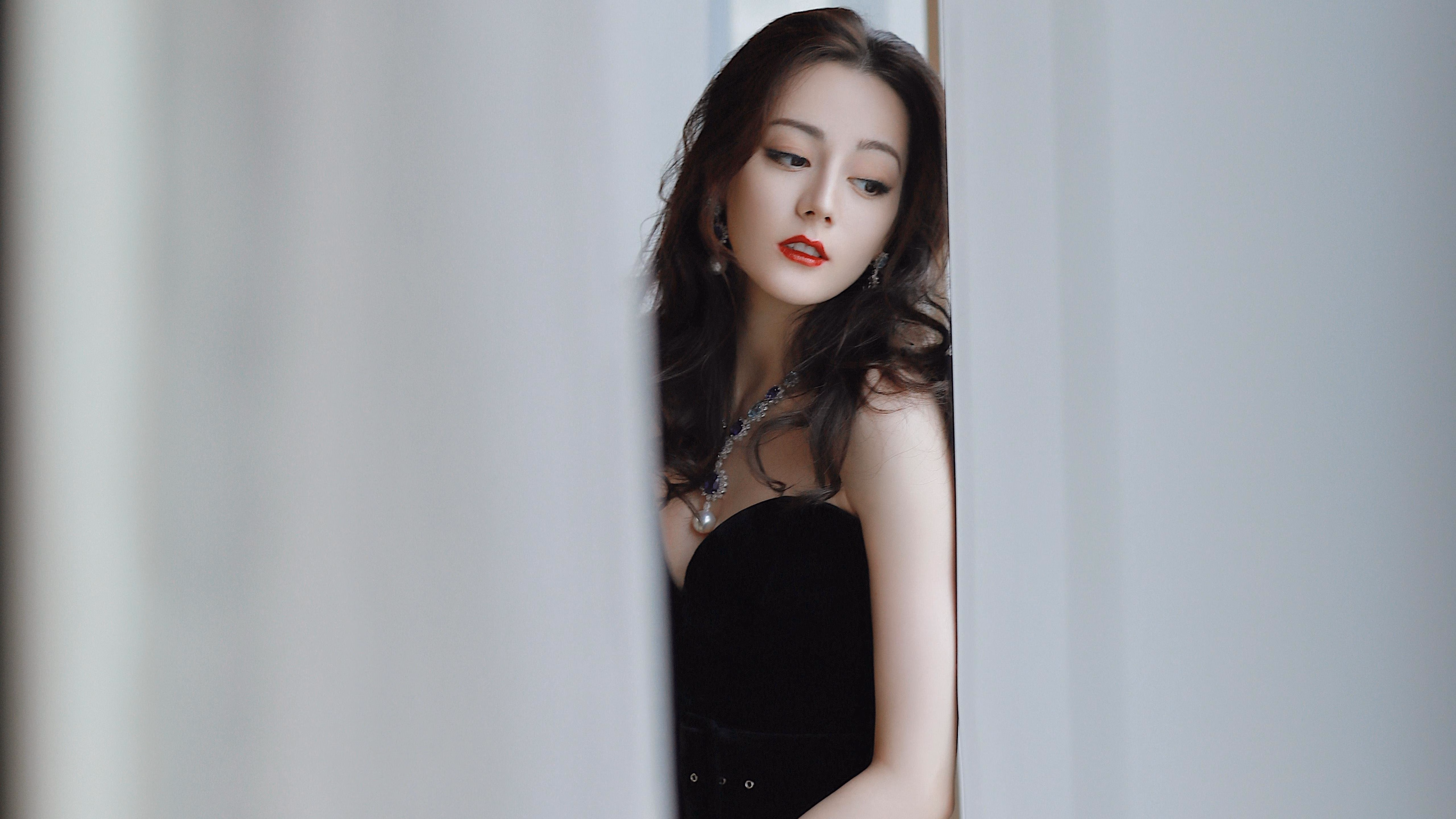 历史的暗线，从巴兰基亚雨战到伊蒂哈德之夜，足球英雄的时空共振