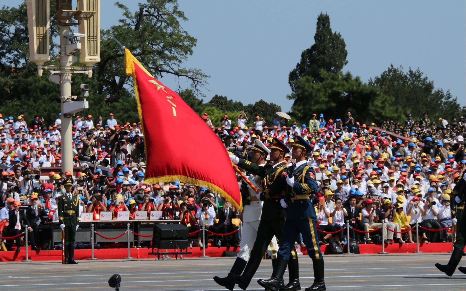 阿尔瓦雷斯,绿茵雕塑家,亲手雕琢墨西哥对阵里昂的胜利轨迹